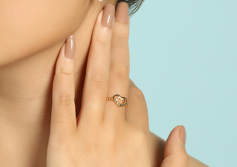 Nhẫn hai tr&aacute;i tim lồng gh&eacute;p nhau sang trọng